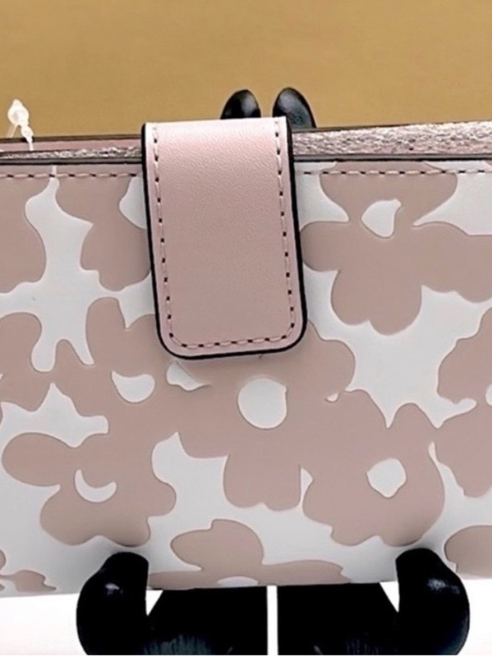 Michael Kors Blush and White Floral Leather Wallet with Gold Logo - Picture 2 of 9